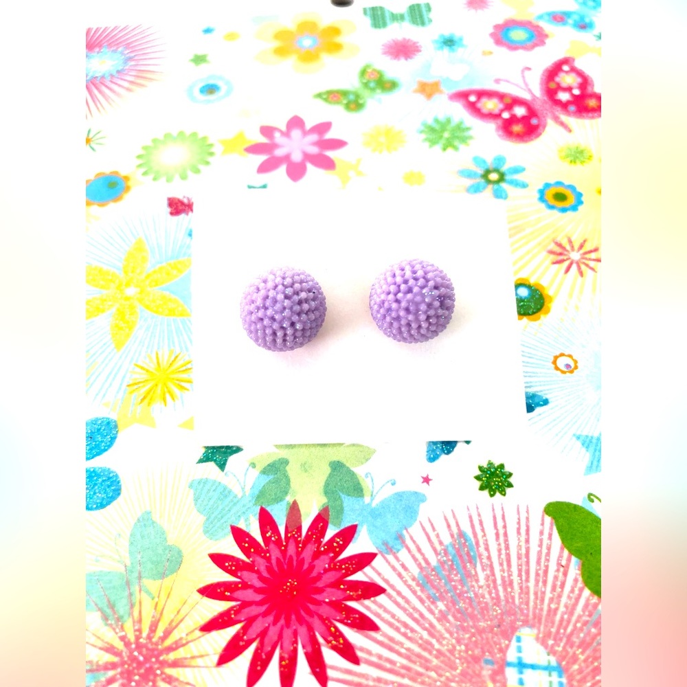 ⭐️ Lavender stud earrings- light sparkle - NWT and in original gift packaging